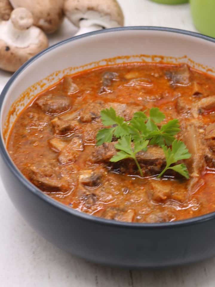 Meatball and Mushroom Stroganoff - Felly Bull