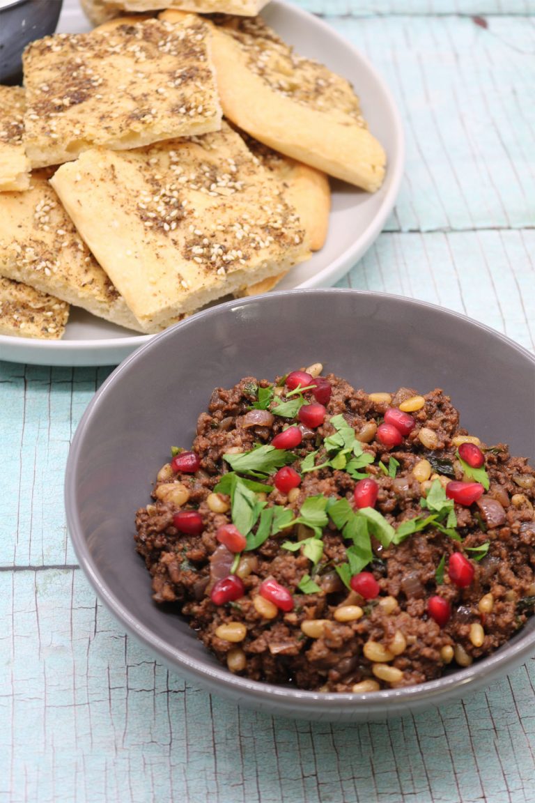 Lebanese Lamb with Spiced Flatbread and Yogurt Sauce - Felly Bull