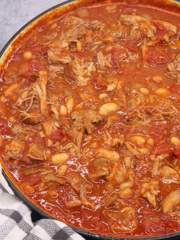 Slow cooked chilli in large round casserole