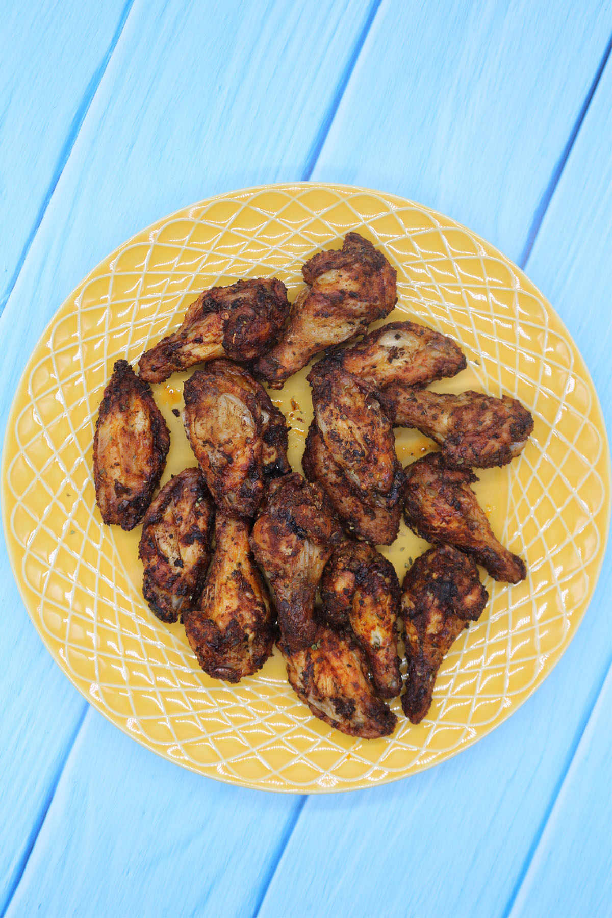 Easy air fryer spanish chicken wings on yellow plate