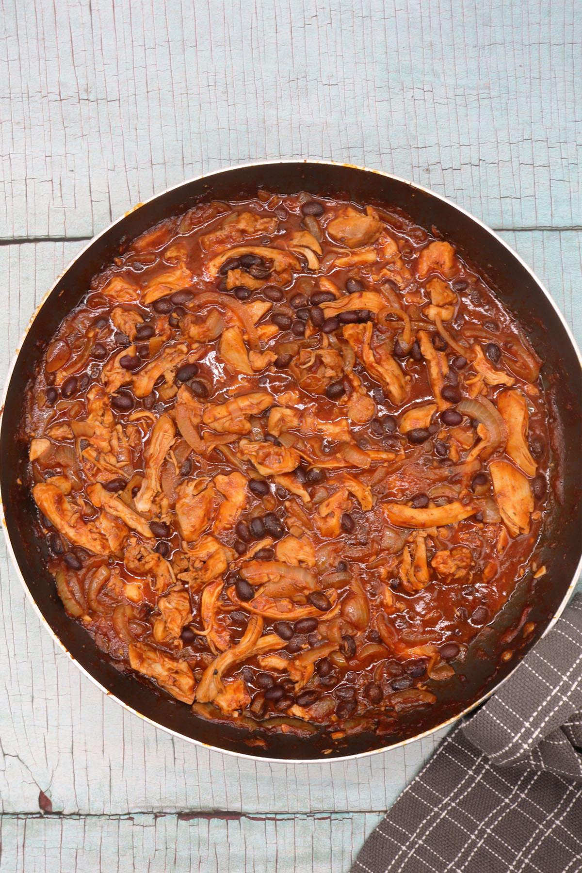 pulled chicken and black bean chilli in large round frying pan