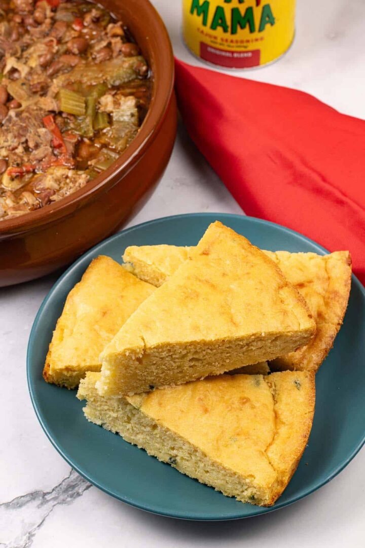 Easy Homemade Cornbread - Felly Bull